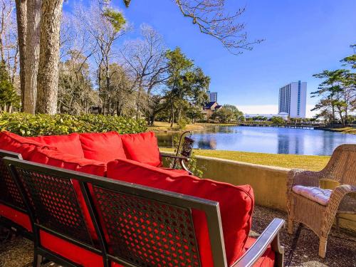 Arcadian Shores Casa | Lake Bungalow Kingston Resort w Beach and Pool