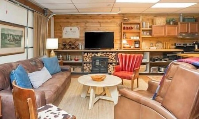 Gallatin Casa | Lake Cabin Near Avondale, Lake Access