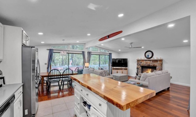 Locust Lake Village Cabina | Lake Chalet near the Beech
