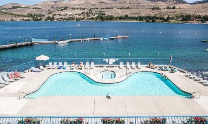 Chelan Casa | Lake Chelan Waterfront Resort Home- Pool, Boat -STR-0290