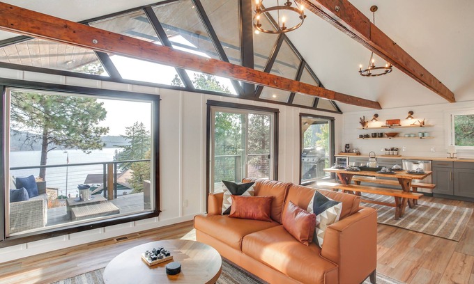 Worley Cabina | Lake Coeur d'Alene Cabin w/ Boat Slip in Worley!
