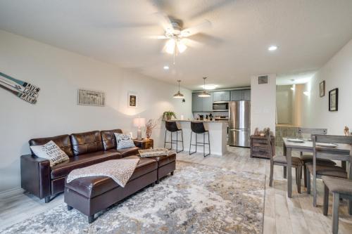 Walden on Lake Conroe Apartamento | Lake Conroe Condo Patio and Water Views