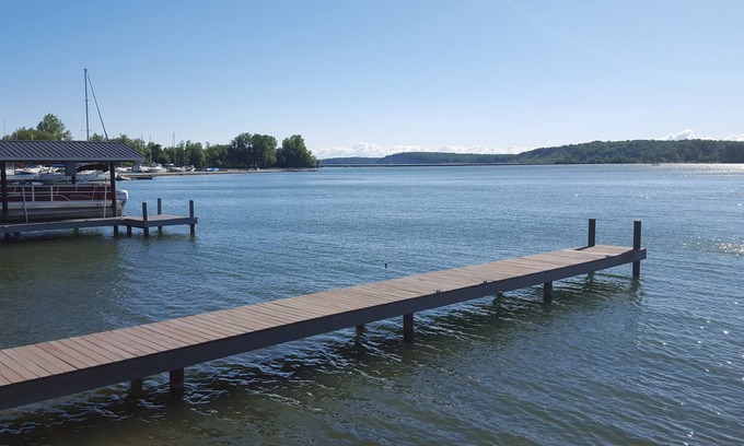 Fair Haven Cabaña | Lake Cottage en la bahía en Fair Haven w / Boat Dock
