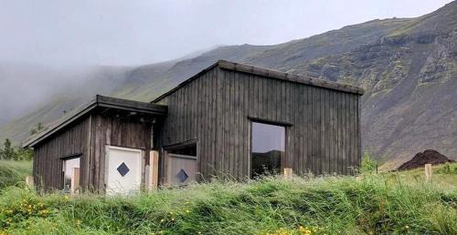 Hvalfjarðarsveit Casa | Lake cottage with excellent view