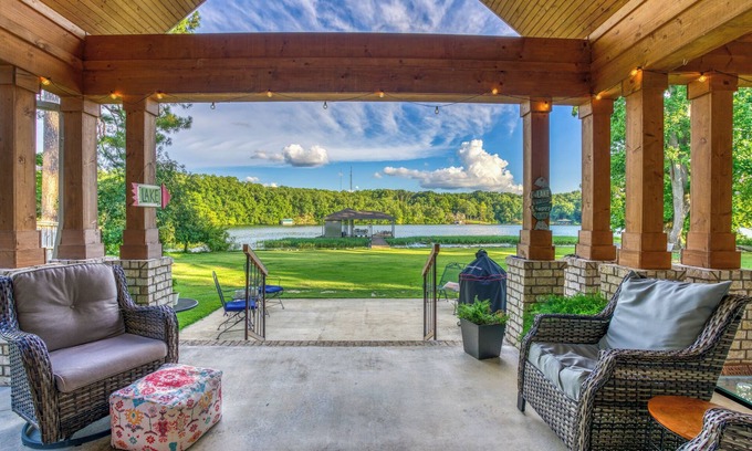 Florence Casa | Lake Daze: Reserve Your Peaceful Luxury Lake House Escape