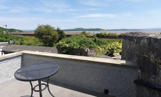 Grange-over-Sands Apartamento | Lake District apartment with wonderful sea views across Morecambe Bay