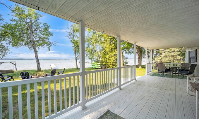 Lewiston Casa | Lake Effect (Lewiston, MI) Sleeps 8, Waterfront on West Twin Lake!