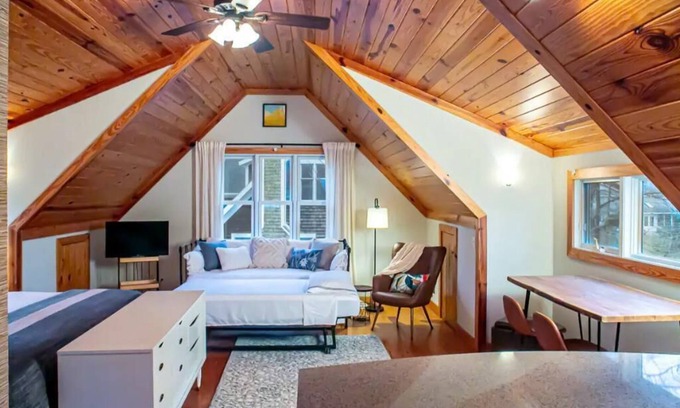Shorewood-Tower Hills-Harbert Cabina | Lake Effect Hideaway at Warren Dunes