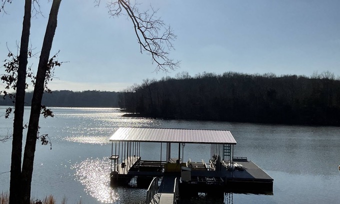 Perks Casa | Lake Egypt, Lake Front Home Steps Away From the Water