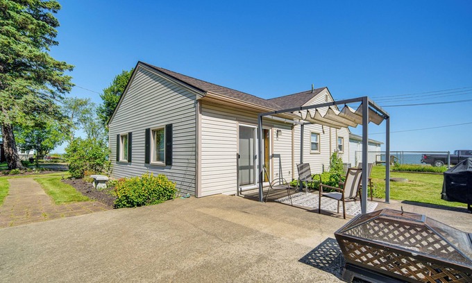 North Kingsville Casa | Lake Erie Escape: Family-Friendly Home w/ Patio