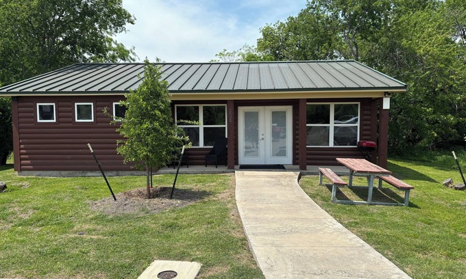 Frisco Casa | Lake Escape - 14 Person Bunkhouse