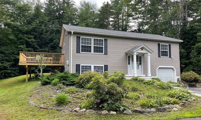 Barnstead Casa | Lake Escape, Dog-Friendly
