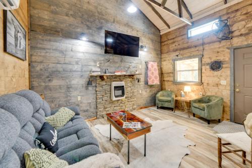 Abbeville Casa | Lake Eufaula Access Cozy Wood Cabin with Yard!