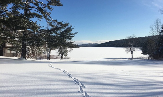 Copper Harbor Condominio | Lake Fanny Hooe Resort-2 Bed With Balcony #12 1 Bedroom Hotel Room by RedAwning