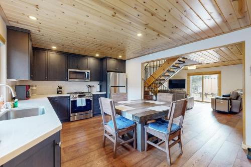 Lake Forest Casa | Lake Forest Manor