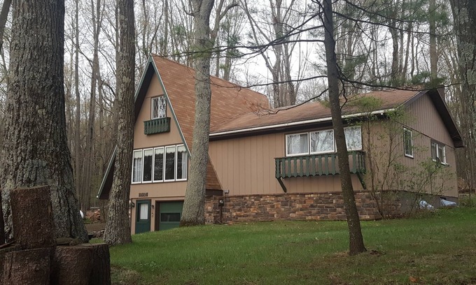 Iola Cabaña | Lake + forest view 1650 sf cottage in rolling hills of Central Wis. LAKE ACCESS.