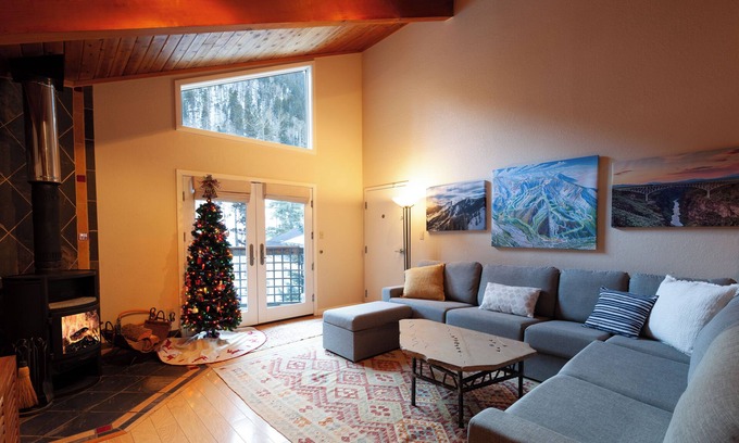 Taos Ski Valley Condominio | Lake Fork 12 - Stylish Condo with WiFi, just a stroll to Ski Lifts