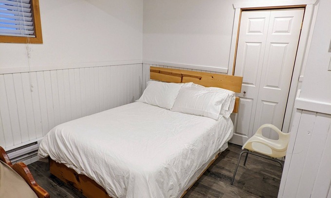 Saint Donat Chalet De Esquí | Lake front Cottage for Rent in St-Donat / Chalet sur lac à louer