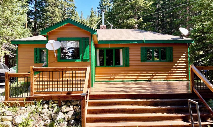 Saint Mary's Cabina | Lake Front 1-bedroom cabin in St. Mary's Glacier, Idaho Springs