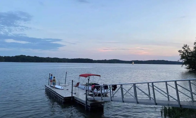 Cynthiana Casa | Lake front 3-bedroom house @ Rocky Fork Lake with Private Dock