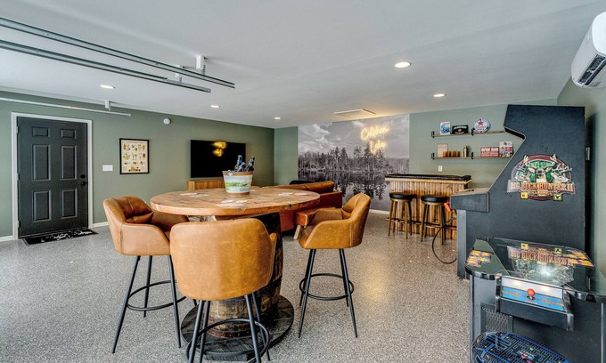 Hayward Cabina | Lake Front, Arcade, Kayaks, Fire pit--NEWLY REMODELED Callahan's Shore Thing