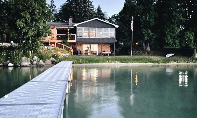 Empire Cabaña | Lake front at its finest!