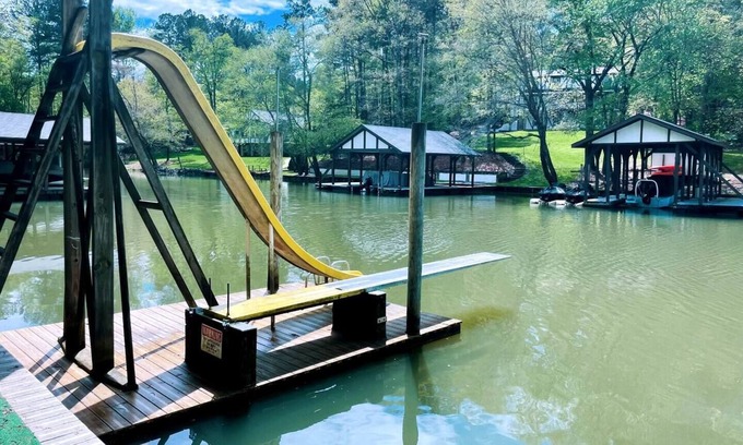 Hickory Cama Y Desayuno | Lake Front Bed & Breakfast