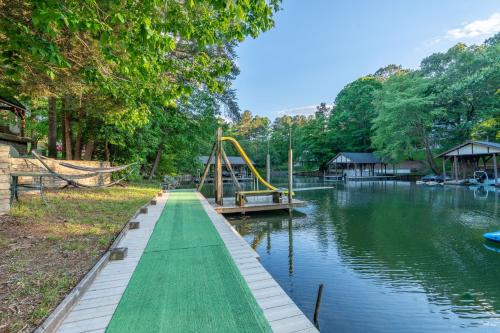 Hickory Cama Y Desayuno | Lake Front Bed & Breakfast with Boat Ramp