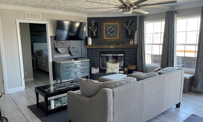 Dandridge Casa | Lake front cabin on main channel Douglass Lake Great for families