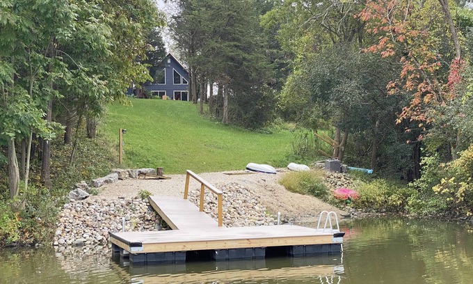 Athens Casa | Lake Front Chalet in Catskill close to Skii Slopes