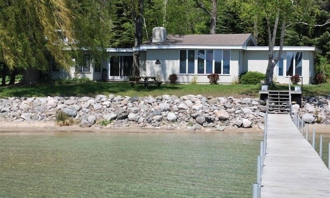 Charlevoix Cabaña | Lake Front Cottage en la costa norte del lago Charlevoix