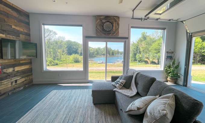 Bradley Cabaña | Lake Front Cottage