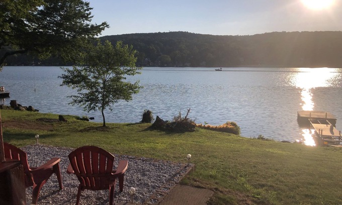 Middlefield Cabaña | Lake Front Cottage!