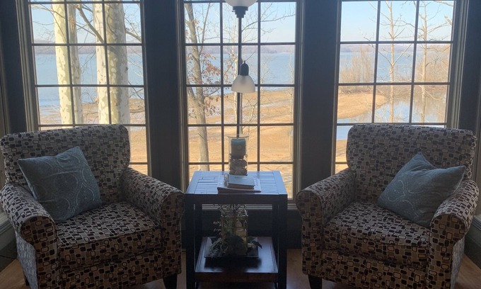 Cadiz Cabaña | Lake Front Cottage with private sandy beach