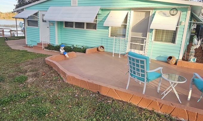 Hernando Cabaña | Lake front cozy quiet cottage with dock!