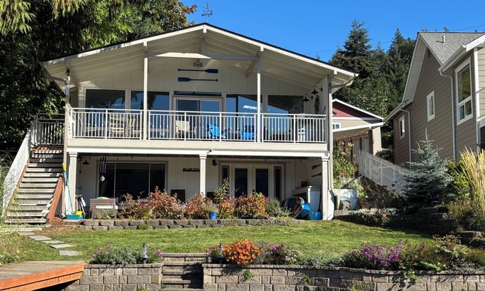 Olympia Casa | Lake Front Home on Beautiful Summit Lake ☀️