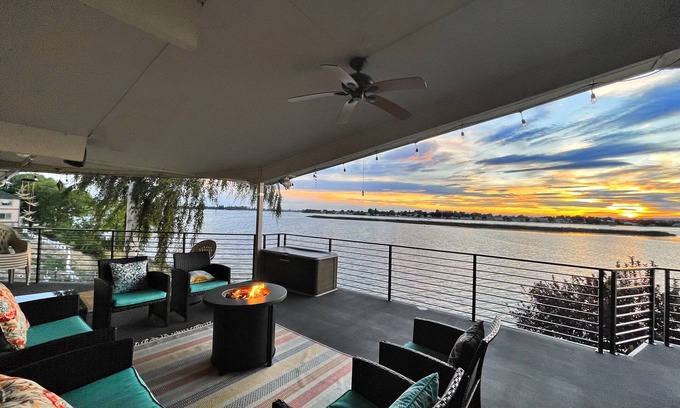 Moses Lake Casa | Lake Front home w/Dock & Boat Launch ✨ Closer to the Sun Lake House