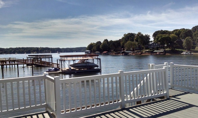 Troutman Casa | Casa frente al lago con hermosa vista y aguas profundas