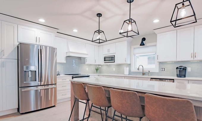 Lowell Casa | Lake Front Home with open floor plan and amazing back yard accommodates 2 night+