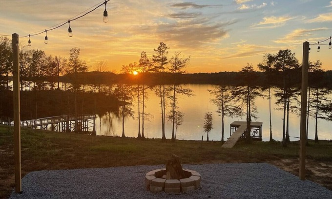 Many Cabina | Lake front home with spectacular sunsets! 6 miles from Toledo Tackle!
