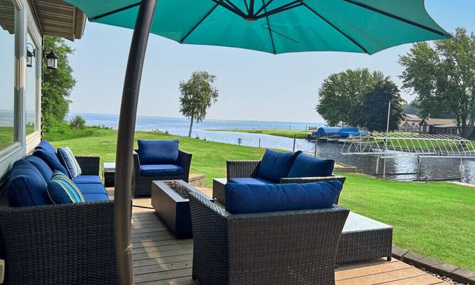 Mauston Casa | Lake Living directamente en Castle Rock Lake - 20 min de WI Dells