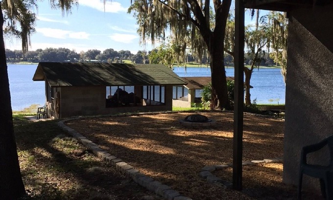 Dade City Casa | Casa frente al lago en Dade City, FL