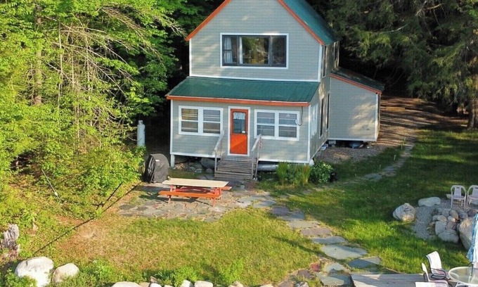 Gloversville Casa | LAKE FRONT MAGIC. A Secluded cottage in the Adirondack Park on MOUNTAIN LAKE