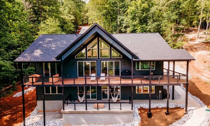 Jacksboro Casa | LAKE FRONT - New Build, No Steps to Lake, Quiet Cove, Big Creek -Seasonal Water