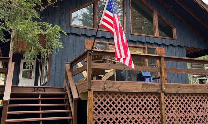 Pocono Pines Cabina | LAKE FRONT!! Newly updated Cabin with a private beach. Great Location!