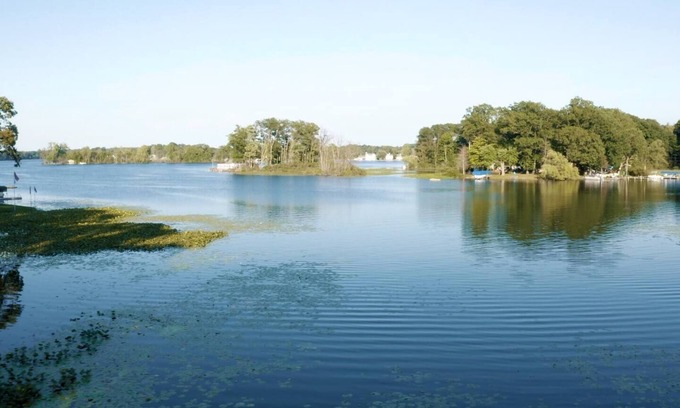 Plainwell Casa | Lake Front @ Pine Lake w/ Kayaks & Paddle Boat