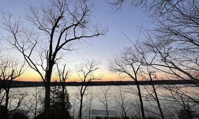 Cadiz Casa | Lake Front - Private Dock - Sleeps 10!
