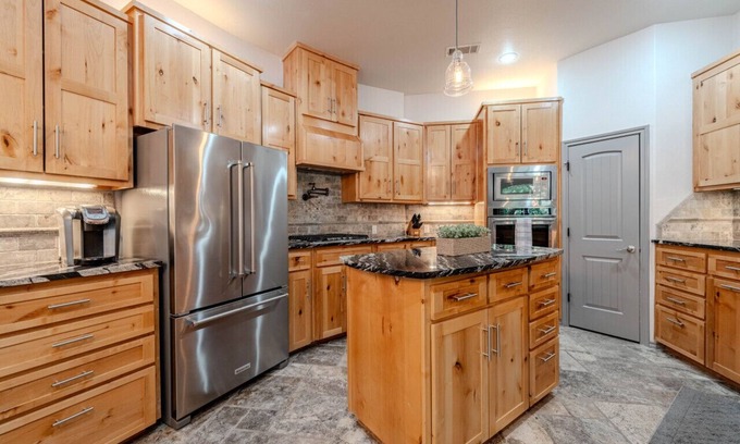 Buffalo Springs Casa | Lake Front Property in a Beautiful High-End Home