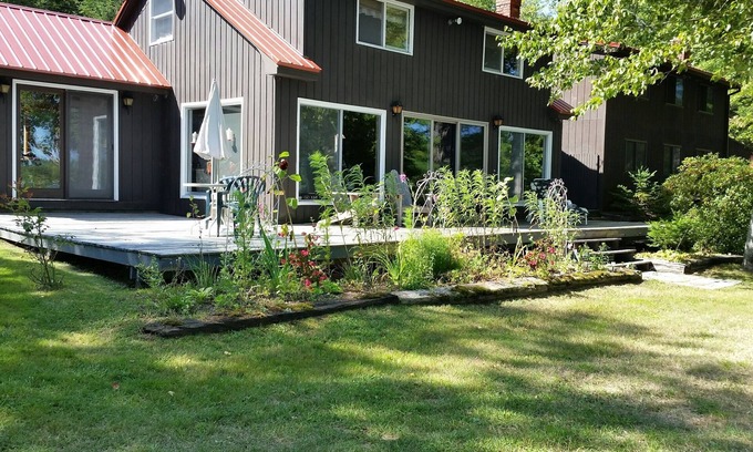 Lincoln Casa | Lake Front Property- Private, con casi 200 pies de frente sin obstrucciones!
