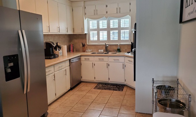 Lincoln Casa | Lake Front Retreat! Sleeps 10